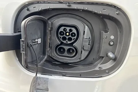 36 of 51 for Land Rover Range Rover Sport 3.0 P550e Autobiography 5dr