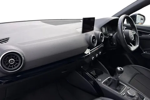DX69VPM Audi Q2 Black Edition 35 TFSI 150 PS 6-speed Thumbnail #9