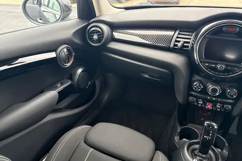 DL69KSU Mini Hatch 2.0 Cooper S Classic Steptronic Euro 6 (s/s) 5dr Thumbnail #16