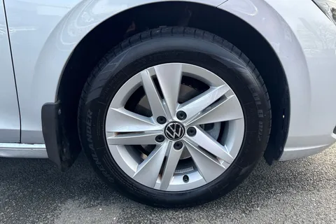 LC71CTU Volkswagen Golf 2.0 TDI Life 5dr DSG | ACC | App Connect Thumbnail #10