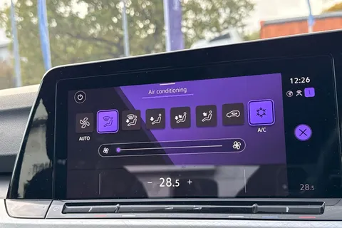 LC71CTU Volkswagen Golf 2.0 TDI Life 5dr DSG | ACC | App Connect Thumbnail #22