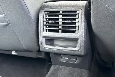 LC71CTU Volkswagen Golf 2.0 TDI Life 5dr DSG | ACC | App Connect Thumbnail #35