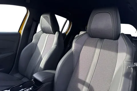 PL21MWJ PEUGEOT 208 1.2 PureTech GT Euro 6 (s/s) 5dr Thumbnail #11