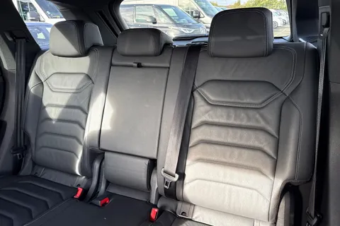 18 of 65 for VOLKSWAGEN TOUAREG 3.0 V6 TDI 4Motion R-Line Tech 5dr Tip Auto