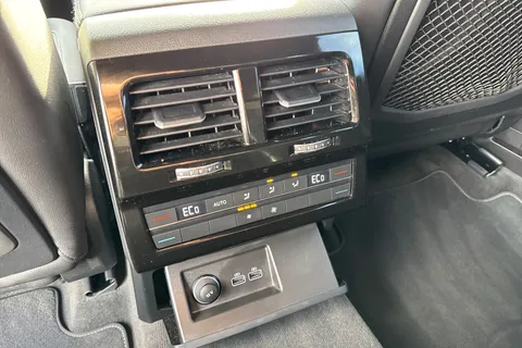 39 of 65 for VOLKSWAGEN TOUAREG 3.0 V6 TDI 4Motion R-Line Tech 5dr Tip Auto