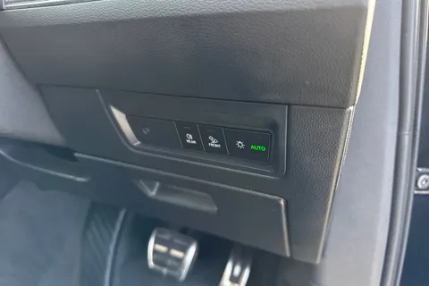 42 of 65 for VOLKSWAGEN TOUAREG 3.0 V6 TDI 4Motion R-Line Tech 5dr Tip Auto