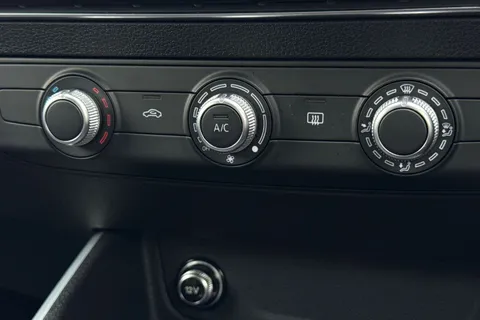 DX25UUD Audi Q2 S line 30 TFSI 116 PS 6-speed Thumbnail #23