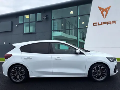 YP72EFE Ford Focus 1.0T EcoBoost ST-Line Vignale Euro 6 (s/s) 5dr Thumbnail #4