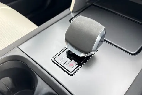 14 of 47 for Land Rover Discovery Sport 1.5 P300e Dynamic HSE 5dr