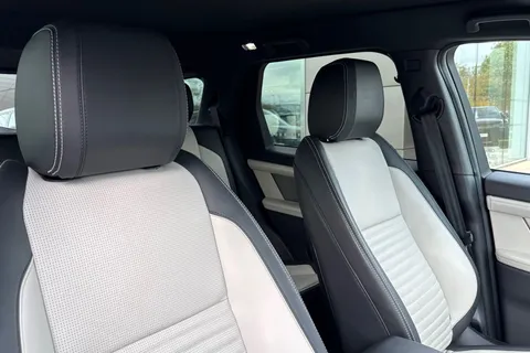 22 of 47 for Land Rover Discovery Sport 1.5 P300e Dynamic HSE 5dr