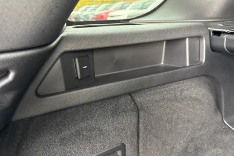 28 of 47 for Land Rover Discovery Sport 1.5 P300e Dynamic HSE 5dr