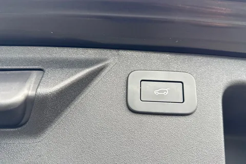 30 of 47 for Land Rover Discovery Sport 1.5 P300e Dynamic HSE 5dr