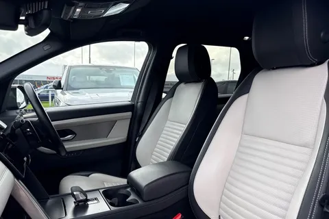 32 of 47 for Land Rover Discovery Sport 1.5 P300e Dynamic HSE 5dr