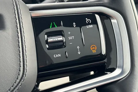 34 of 47 for Land Rover Discovery Sport 1.5 P300e Dynamic HSE 5dr