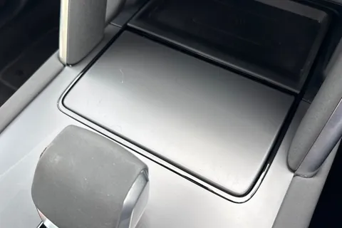 42 of 47 for Land Rover Discovery Sport 1.5 P300e Dynamic HSE 5dr