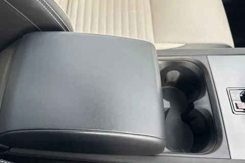 44 of 47 for Land Rover Discovery Sport 1.5 P300e Dynamic HSE 5dr