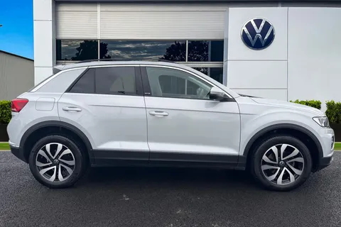 3 of 48 for Volkswagen T-Roc 1.5 TSI EVO Active 5dr DSG **PANORAMIC SUNROOF, REAR CAM**