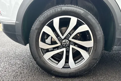 10 of 48 for Volkswagen T-Roc 1.5 TSI EVO Active 5dr DSG **PANORAMIC SUNROOF, REAR CAM**