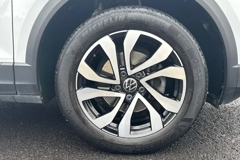 11 of 48 for Volkswagen T-Roc 1.5 TSI EVO Active 5dr DSG **PANORAMIC SUNROOF, REAR CAM**