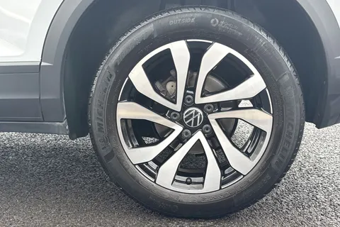 13 of 48 for Volkswagen T-Roc 1.5 TSI EVO Active 5dr DSG **PANORAMIC SUNROOF, REAR CAM**