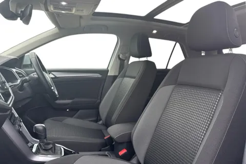 16 of 48 for Volkswagen T-Roc 1.5 TSI EVO Active 5dr DSG **PANORAMIC SUNROOF, REAR CAM**