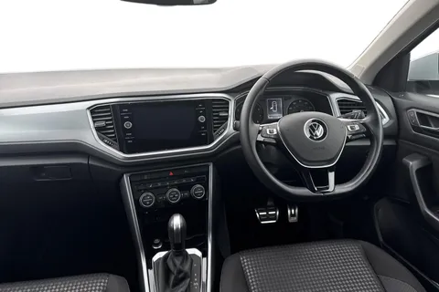 18 of 48 for Volkswagen T-Roc 1.5 TSI EVO Active 5dr DSG **PANORAMIC SUNROOF, REAR CAM**