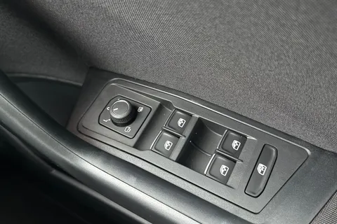 21 of 48 for Volkswagen T-Roc 1.5 TSI EVO Active 5dr DSG **PANORAMIC SUNROOF, REAR CAM**