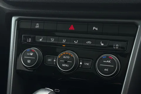 22 of 48 for Volkswagen T-Roc 1.5 TSI EVO Active 5dr DSG **PANORAMIC SUNROOF, REAR CAM**