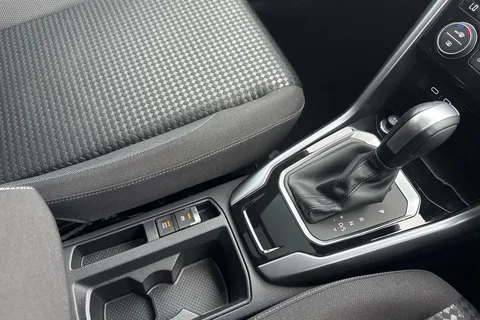 23 of 48 for Volkswagen T-Roc 1.5 TSI EVO Active 5dr DSG **PANORAMIC SUNROOF, REAR CAM**