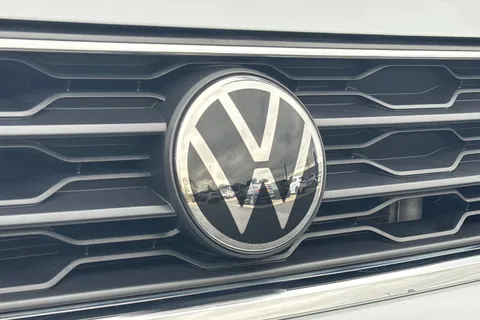 28 of 48 for Volkswagen T-Roc 1.5 TSI EVO Active 5dr DSG **PANORAMIC SUNROOF, REAR CAM**