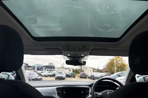 31 of 48 for Volkswagen T-Roc 1.5 TSI EVO Active 5dr DSG **PANORAMIC SUNROOF, REAR CAM**