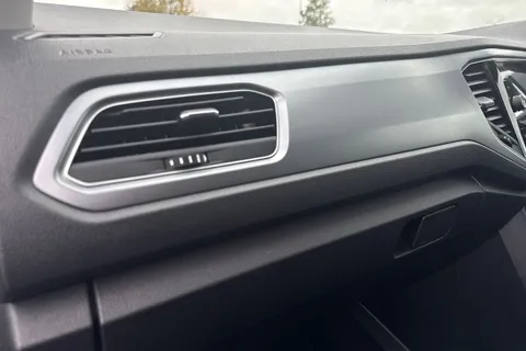 32 of 48 for Volkswagen T-Roc 1.5 TSI EVO Active 5dr DSG **PANORAMIC SUNROOF, REAR CAM**