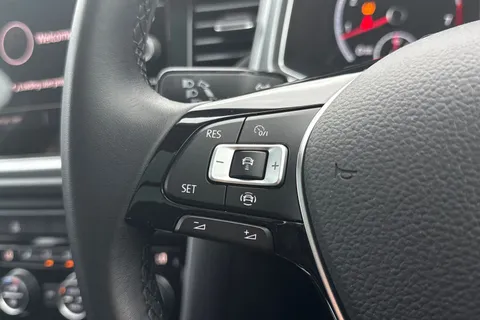 34 of 48 for Volkswagen T-Roc 1.5 TSI EVO Active 5dr DSG **PANORAMIC SUNROOF, REAR CAM**