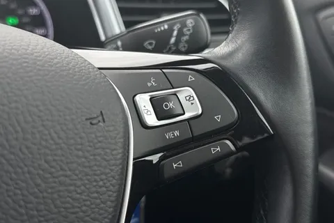 35 of 48 for Volkswagen T-Roc 1.5 TSI EVO Active 5dr DSG **PANORAMIC SUNROOF, REAR CAM**