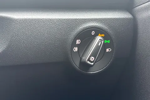 36 of 48 for Volkswagen T-Roc 1.5 TSI EVO Active 5dr DSG **PANORAMIC SUNROOF, REAR CAM**