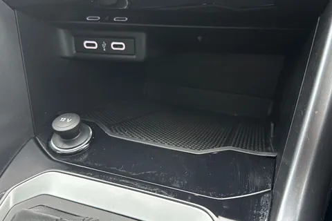 37 of 48 for Volkswagen T-Roc 1.5 TSI EVO Active 5dr DSG **PANORAMIC SUNROOF, REAR CAM**