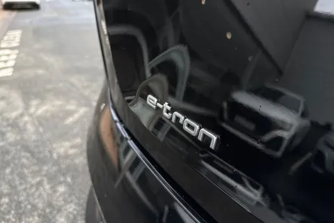 34 of 66 for Audi e-tron Sport 55 quattro