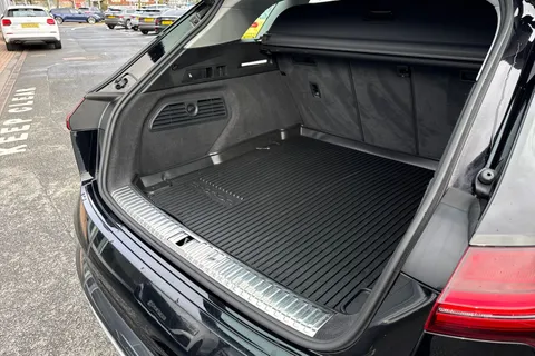 36 of 66 for Audi e-tron Sport 55 quattro