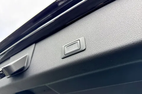 37 of 66 for Audi e-tron Sport 55 quattro