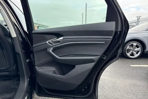 44 of 66 for Audi e-tron Sport 55 quattro