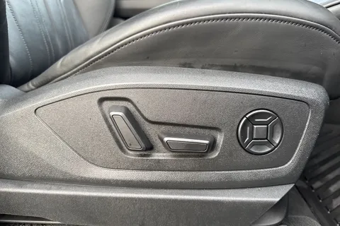 46 of 66 for Audi e-tron Sport 55 quattro