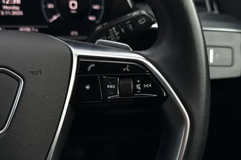 52 of 66 for Audi e-tron Sport 55 quattro