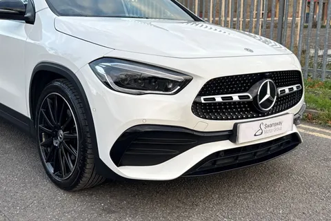 KS23NNG Mercedes-Benz Gla 1.3 GLA200 AMG Line Night Edition (Premium Plus) 7G-DCT Euro 6 (s/s) 5dr Thumbnail #10