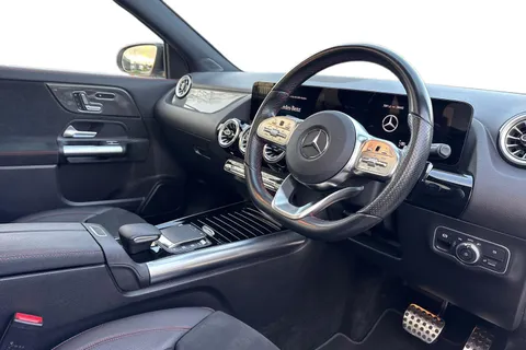 KS23NNG Mercedes-Benz Gla 1.3 GLA200 AMG Line Night Edition (Premium Plus) 7G-DCT Euro 6 (s/s) 5dr Thumbnail #15