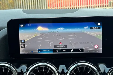 KS23NNG Mercedes-Benz Gla 1.3 GLA200 AMG Line Night Edition (Premium Plus) 7G-DCT Euro 6 (s/s) 5dr Thumbnail #18