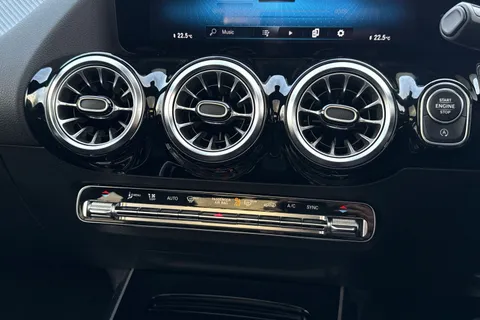 KS23NNG Mercedes-Benz Gla 1.3 GLA200 AMG Line Night Edition (Premium Plus) 7G-DCT Euro 6 (s/s) 5dr Thumbnail #23