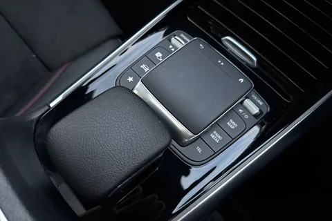 KS23NNG Mercedes-Benz Gla 1.3 GLA200 AMG Line Night Edition (Premium Plus) 7G-DCT Euro 6 (s/s) 5dr Thumbnail #24