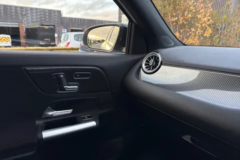 KS23NNG Mercedes-Benz Gla 1.3 GLA200 AMG Line Night Edition (Premium Plus) 7G-DCT Euro 6 (s/s) 5dr Thumbnail #32