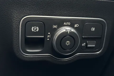 KS23NNG Mercedes-Benz Gla 1.3 GLA200 AMG Line Night Edition (Premium Plus) 7G-DCT Euro 6 (s/s) 5dr Thumbnail #35