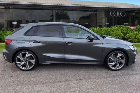 DA25EDJ Audi A3 Black Edition 35 TFSI 150 PS S tronic Thumbnail #4